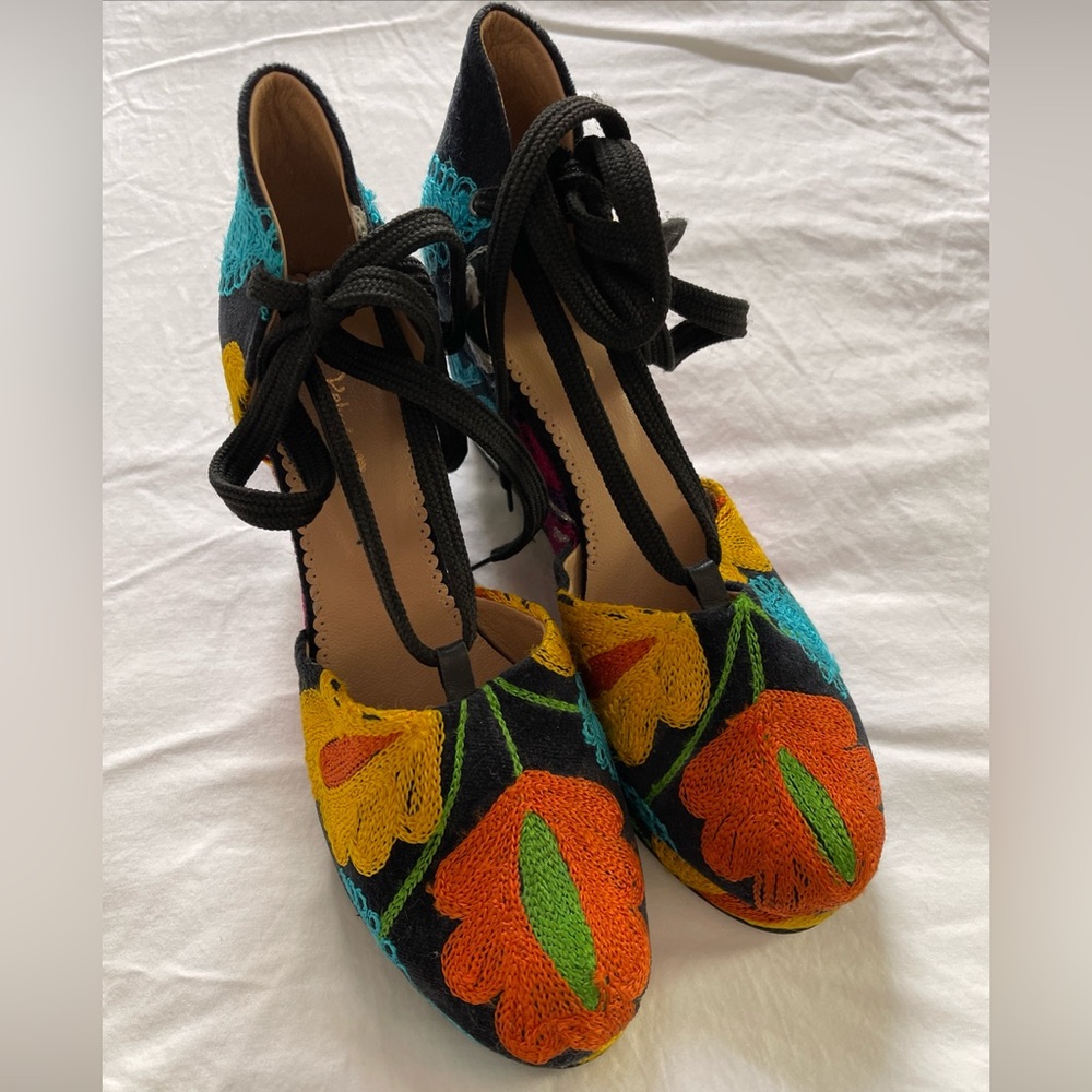 Velvet Road Embroidered Wedges Size 39
